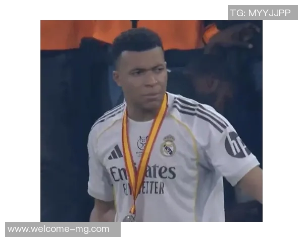 姆巴佩呼吁队友在巴萨领奖时离场德科表示应保持宽容大度