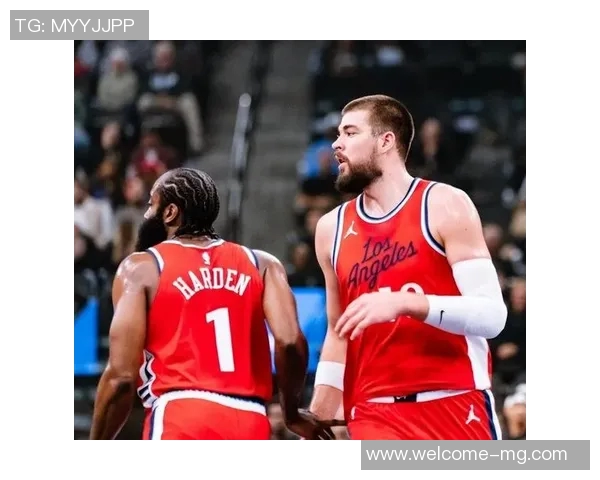 小卡为哈登送上新年祝福希望他一年都能保持干净的胡子不被食物弄脏 小卡为哈登送上新年祝福希望他一年都能保持干净的胡子不被食物弄脏